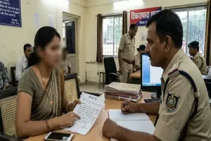 फोन कॉल से शुरू हुआ अश्लील खेल: महिला अधिकारी को न्यूड फोटो भेजकर ब्लैकमेल की कोशिश, विरोध पर गालियां