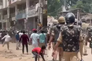 लखनऊ में अवैध कब्जों पर चला बुलडोजर: पुराने हाईकोर्ट परिसर में हंगामा, वकीलों पर पुलिस का लाठीचार्ज