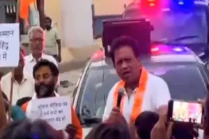 बुलंदशहर में मंच से खुलेआम धमकी! BJP नेता बोले- TMC सांसद सायोनी घोष का सिर लाओ, 1 करोड़ पाओ