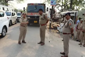 Noida Alert: श्रमिकों के प्रदर्शन से पहले हाई अलर्ट, पुलिस कमिश्नर ने ग्राउंड पर लिया सुरक्षा का जायजा