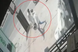 ऑफिस पहुंचते ही प्रॉपर्टी डीलर पर बरसी गोलियां, बिना नंबर की बाइक से आए बदमाश फरार, CCTV और मोबाइल डेटा से सुराग जुटा रही पुलिस