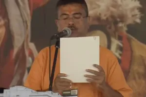 West Bengal CM Oath Ceremony : सुवेंदु अधिकारी ने बांग्ला में ली CM पद की शपथ, PM मोदी समेत 20 राज्यों के CM रहे मौजूद, देखे लाइव वीडियो 