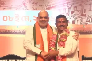 बंगाल में BJP का ऐतिहासिक सत्ता परिवर्तन: अमित शाह ने सुवेंदु अधिकारी के नाम पर लगाई मुहर, बने राज्य के नए मुख्यमंत्री