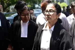 कलकत्ता हाई कोर्ट में ममता बनर्जी के खिलाफ जोरदार नारेबाजी: ‘चोर-चोर’ के नारों से गूंजा परिसर, धक्का-मुक्की से बढ़ा सियासी तापमान