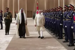 UAE दौरे पर पीएम मोदी का भव्य स्वागत: अबू धाबी में गार्ड ऑफ ऑनर, राष्ट्रपति शेख मोहम्मद बिन जायद से अहम मुलाकात