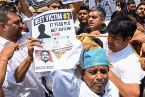 NEET पेपर लीक की आग अब घरों तक पहुंची: CBI के रडार पर अभिभावक, नांदेड़-लातूर में ताबड़तोड़ छापेमारी