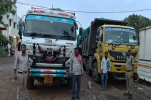 रेत माफियाओं पर चला बुलडोजर एक्शन! आरंग में 1740 घनमीटर अवैध रेत जब्त, हाईवा भी सीज