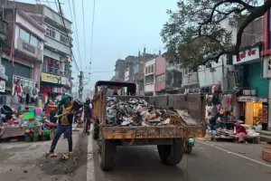 रायपुर में सफाई व्यवस्था ठप होने के कगार पर: भुगतान नहीं मिलने से ठेकेदारों की हड़ताल, 70 वार्ड प्रभावित