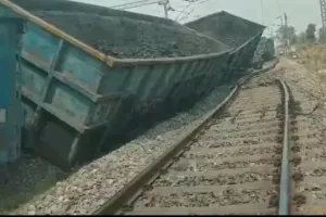 झारखंड में बड़ा रेल हादसा: मालगाड़ी के 15 वैगन पटरी से उतरे, कई ट्रेनों का संचालन प्रभावित