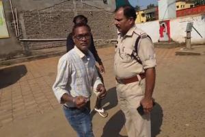 CG NEWS: अस्पताल में नशे में ड्यूटी करता मिला डॉक्टर, मरीज के परिजनों से विवाद का VIDEO वायरल