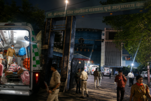 राजधानी में बस्तर के मरीजों की फजीहत 5 एंबुलेंस में आए गंभीर मरीजों को डीकेएस अस्पताल ने भर्ती करने से किया इनकार