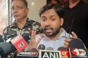 पटना सिविल कोर्ट पहुंचे खान सर, फायरिंग केस में नाम जुड़ने के बाद सरेंडर की अटकलें तेज