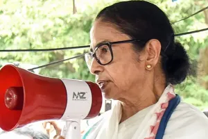 ममता बनर्जी पर FIR दर्ज: भाषण को लेकर बढ़ा विवाद, गृह मंत्रालय पर टिप्पणी बनी वजह