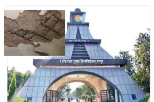 एचआरए कट रहा पर मरम्मत नहीं: रविशंकर विवि के 62 साल पुराने जर्जर क्वार्टर में डर के साए में रह रहे शिक्षक, छज्जे और बालकनी गिर रही