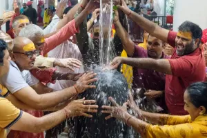 Sawan First Day 2026: सावन का पहला दिन क्यों माना जाता है सबसे शुभ? जानिए भगवान शिव को प्रसन्न करने के आसान उपाय