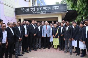 न्याय प्रणाली को नागरिक केंद्रित बनाने पर जोर: राजनांदगांव कोर्ट पहुंचे चीफ जस्टिस रमेश सिन्हा, पेपरलेस कार्यप्रणाली से पारदर्शिता लाने के निर्देश