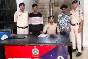 इंस्टाग्राम पर चाकू लहराकर डांस करना पड़ा भारी, वायरल वीडियो के बाद हरकत में आई पुलिस, आरोपियों से दो धारदार चाकू बरामद