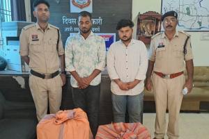 कार की डिक्की से मिले 520 नग प्रतिबंधित कफ सिरप, दो आरोपी गिरफ्तार, 1 कार और 3 मोबाइल फोन भी जब्त