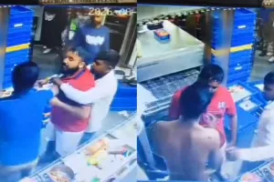 डिलीवरी बॉय को घेरा, थप्पड़-मुक्के बरसाए… दुर्ग में मारपीट का VIDEO वायरल, कांग्रेस नेता पर आरोप, FIR दर्ज 