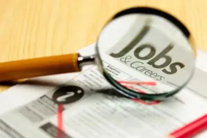 स्मार्टफोन सेक्टर में फेस्टिव सीजन से पहले बढ़ेगी भर्ती, 39,600 तक मौसमी नौकरियां मिलने की उम्मीद