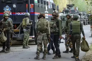 बडगाम के जंगल में सुरक्षाबलों का बड़ा ऑपरेशन, मुठभेड़ में एक आतंकी ढेर; AK राइफल बरामद, दूसरे की तलाश तेज