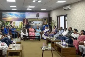 Bengal Politics: दुर्गा पूजा से पहले बंगाल में बड़ा ‘खेला’? TMC के 17 बागी सांसदों के BJP में जाने का दावा, पार्टी ने कहा- फैसला इतना आसान नहीं