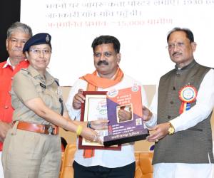 साइबर जागृति अभियान में मुंगेली जिले को मिला सम्मान, 18.32 लाख लोगों को किया जागरूक